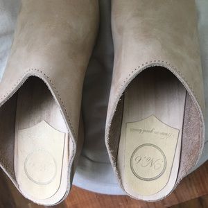 No 6 wedge new school clogs